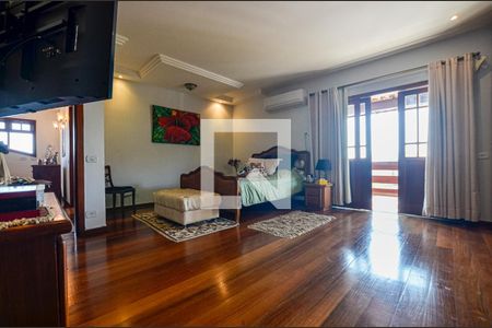 Casa de condomínio à venda com 460m², 4 quartos e 2 vagas Casa de condomínio à venda com 460m², 4 quartos e 2 vagasQuarto 5