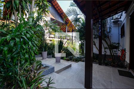 Casa de condomínio à venda com 460m², 4 quartos e 2 vagas Casa de condomínio à venda com 460m², 4 quartos e 2 vagasEntrada externa