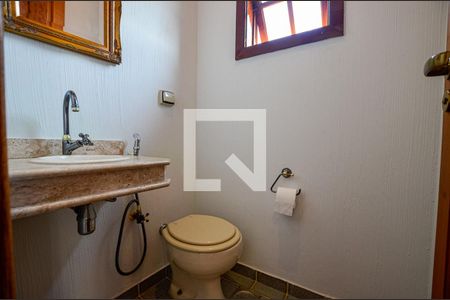 Casa de condomínio à venda com 460m², 4 quartos e 2 vagas Casa de condomínio à venda com 460m², 4 quartos e 2 vagasBanheiro 4