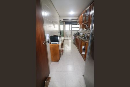 Apartamento à venda com 216m², 2 quartos e 2 vagasCozinha