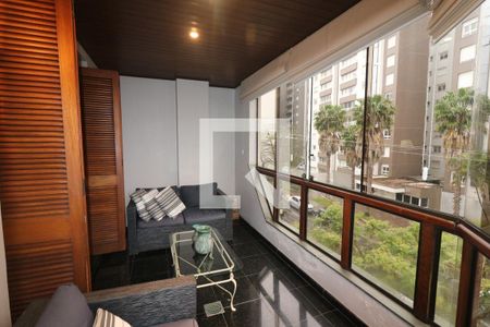 Sacada da sala de apartamento à venda com 2 quartos, 216m² em Menino Deus, Porto Alegre