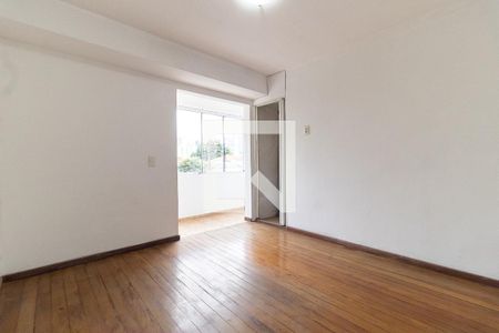 Casa à venda com 240m², 3 quartos e 4 vagasSuíte