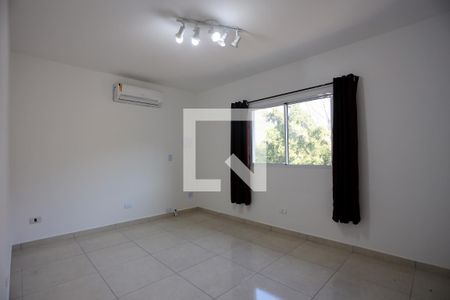 Sala/Quarto de casa para alugar com 2 quartos, 55m² em Jardim Semiramis, Cotia
