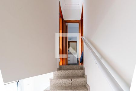 Escadas de casa de condomínio à venda com 2 quartos, 68m² em Penha de França, São Paulo