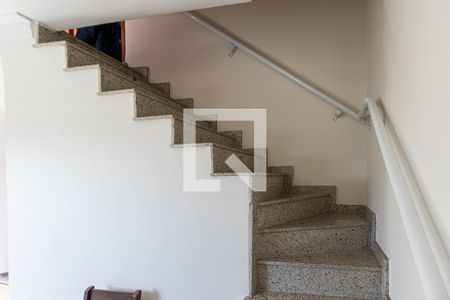 Escadas de casa de condomínio à venda com 2 quartos, 68m² em Penha de França, São Paulo