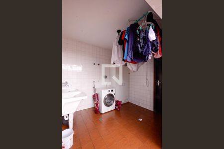 Casa à venda com 600m², 4 quartos e 2 vagas Casa à venda com 600m², 4 quartos e 2 vagasÁrea de Serviço