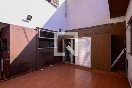 Casa à venda com 600m², 4 quartos e 2 vagas Casa à venda com 600m², 4 quartos e 2 vagasQuintal