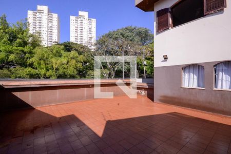 Casa à venda com 600m², 4 quartos e 2 vagas Casa à venda com 600m², 4 quartos e 2 vagasQuintal