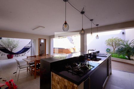 Casa à venda com 600m², 4 quartos e 2 vagas Casa à venda com 600m², 4 quartos e 2 vagasÁrea de Lazer