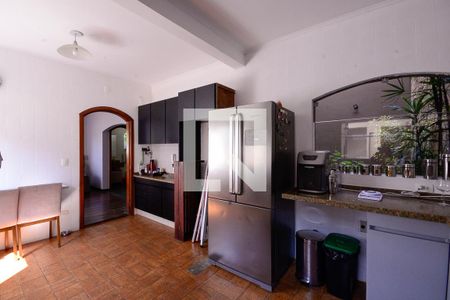 Casa à venda com 600m², 4 quartos e 2 vagas Casa à venda com 600m², 4 quartos e 2 vagasCozinha