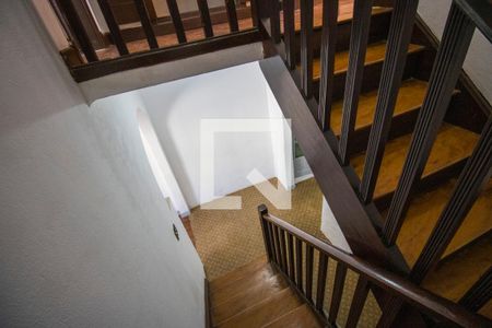 Casa para alugar com 72m², 3 quartos e sem vaga Casa para alugar com 72m², 3 quartos e sem vagaEscada