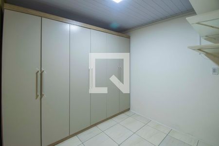 Closet de casa à venda com 2 quartos, 48m² em Guajuviras, Canoas