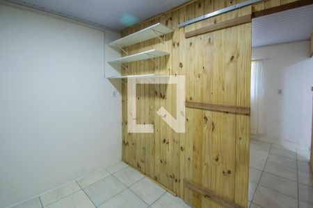 Closet de casa à venda com 2 quartos, 48m² em Guajuviras, Canoas