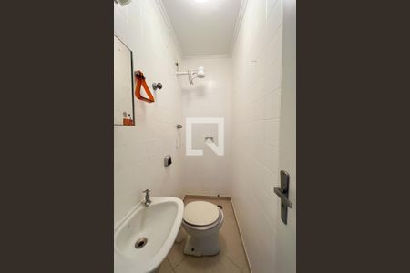 Apartamento à venda com 198m², 4 quartos e 2 vagas Apartamento à venda com 198m², 4 quartos e 2 vagasBanheiro de Serviço