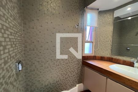 Apartamento à venda com 198m², 4 quartos e 2 vagas Apartamento à venda com 198m², 4 quartos e 2 vagasLavabo