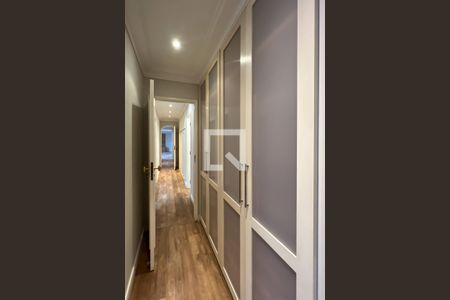 Apartamento à venda com 198m², 4 quartos e 2 vagas Apartamento à venda com 198m², 4 quartos e 2 vagasSuíte
