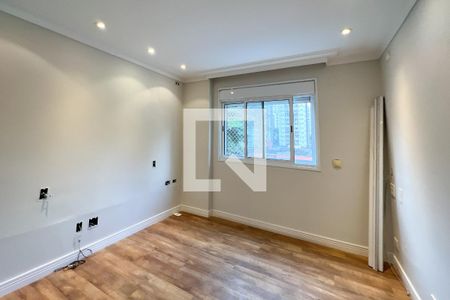 Apartamento à venda com 198m², 4 quartos e 2 vagas Apartamento à venda com 198m², 4 quartos e 2 vagasSuíte