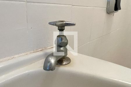 Apartamento à venda com 198m², 4 quartos e 2 vagas Apartamento à venda com 198m², 4 quartos e 2 vagasBanheiro de Serviço