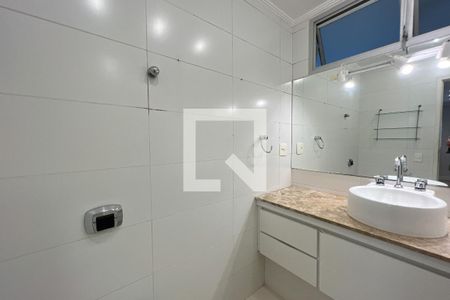 Apartamento à venda com 198m², 4 quartos e 2 vagas Apartamento à venda com 198m², 4 quartos e 2 vagasBanheiro da Suíte