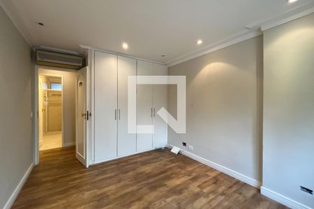 Apartamento à venda com 198m², 4 quartos e 2 vagas Apartamento à venda com 198m², 4 quartos e 2 vagasQuarto 2