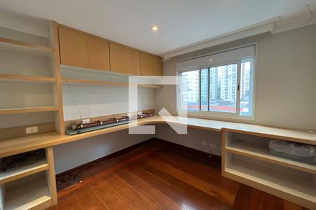 Apartamento à venda com 198m², 4 quartos e 2 vagas Apartamento à venda com 198m², 4 quartos e 2 vagasEscritório