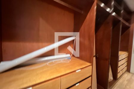 Apartamento à venda com 198m², 4 quartos e 2 vagas Apartamento à venda com 198m², 4 quartos e 2 vagasCloset