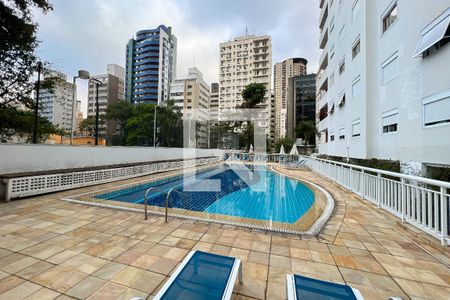 Apartamento à venda com 198m², 4 quartos e 2 vagas Apartamento à venda com 198m², 4 quartos e 2 vagasÁrea comum - Piscina