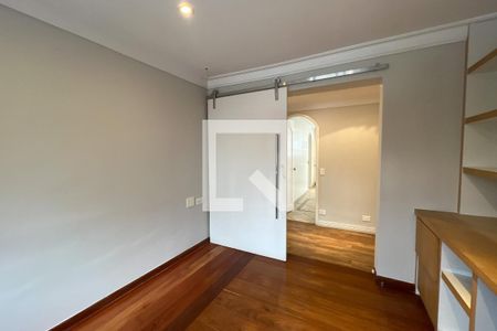 Apartamento à venda com 198m², 4 quartos e 2 vagas Apartamento à venda com 198m², 4 quartos e 2 vagasEscritório