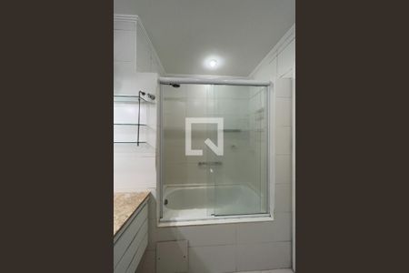 Apartamento à venda com 198m², 4 quartos e 2 vagas Apartamento à venda com 198m², 4 quartos e 2 vagasBanheiro da Suíte