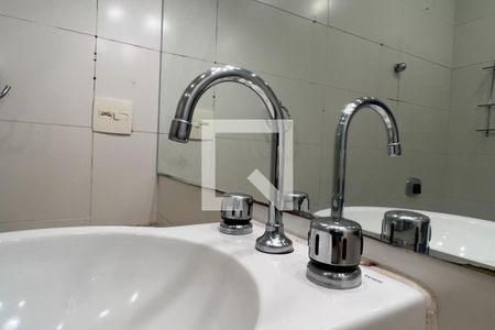 Apartamento à venda com 198m², 4 quartos e 2 vagas Apartamento à venda com 198m², 4 quartos e 2 vagasBanheiro da Suíte