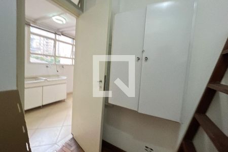 Apartamento à venda com 198m², 4 quartos e 2 vagas Apartamento à venda com 198m², 4 quartos e 2 vagasQuarto de Serviço