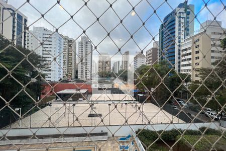Apartamento à venda com 198m², 4 quartos e 2 vagas Apartamento à venda com 198m², 4 quartos e 2 vagasVista