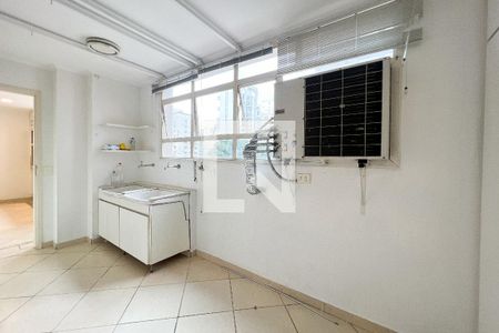 Apartamento à venda com 198m², 4 quartos e 2 vagas Apartamento à venda com 198m², 4 quartos e 2 vagasÁrea de Serviço