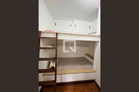 Apartamento à venda com 198m², 4 quartos e 2 vagas Apartamento à venda com 198m², 4 quartos e 2 vagasQuarto de Serviço