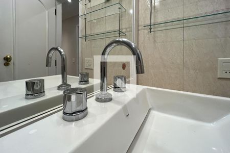 Apartamento à venda com 198m², 4 quartos e 2 vagas Apartamento à venda com 198m², 4 quartos e 2 vagasBanheiro