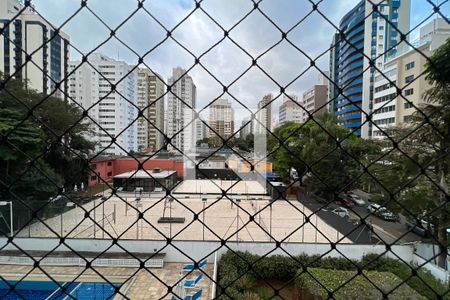 Apartamento à venda com 198m², 4 quartos e 2 vagas Apartamento à venda com 198m², 4 quartos e 2 vagasVista