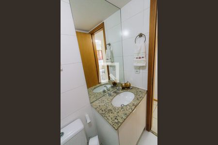 Banheiro Social de apartamento para alugar com 2 quartos, 68m² em Barra Olímpica, Rio de Janeiro