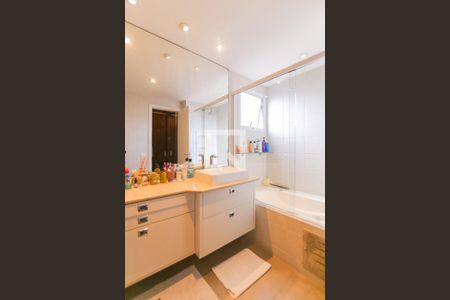 Apartamento para alugar com 170m², 3 quartos e 3 vagas Apartamento para alugar com 170m², 3 quartos e 3 vagasBanheiro da Suíte 1