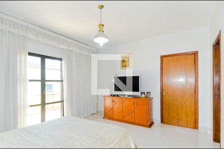 Casa à venda com 225m², 3 quartos e 8 vagasSuíte