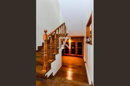 Casa à venda com 225m², 3 quartos e 8 vagasEscada Sala/Quartos