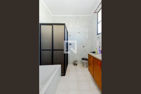 Casa à venda com 225m², 3 quartos e 8 vagasBanheiro da Suíte