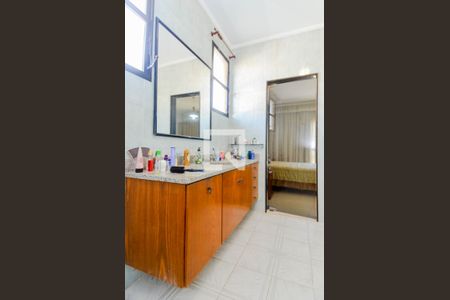 Casa à venda com 225m², 3 quartos e 8 vagasBanheiro da Suíte