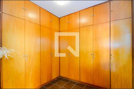 Casa à venda com 225m², 3 quartos e 8 vagasQuarto de Serviço