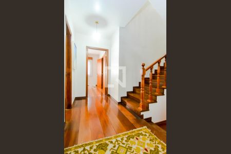 Casa à venda com 225m², 3 quartos e 8 vagasEscada Sala/Quartos