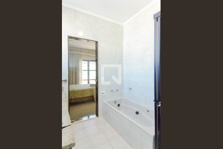 Casa à venda com 225m², 3 quartos e 8 vagasBanheiro da Suíte