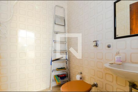 Casa à venda com 225m², 3 quartos e 8 vagasBanheiro de Serviço