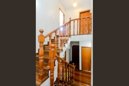 Casa à venda com 225m², 3 quartos e 8 vagasEscada Quartos/Sala