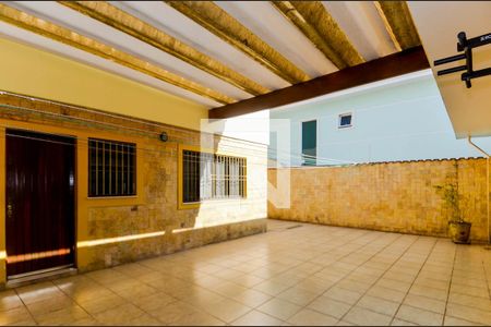 Casa à venda com 225m², 3 quartos e 8 vagasQuintal