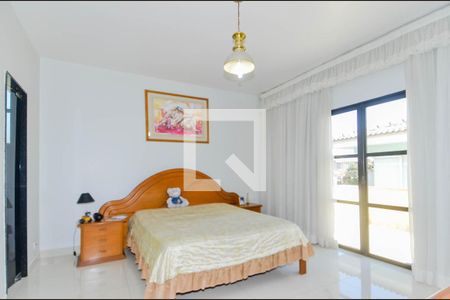 Casa à venda com 225m², 3 quartos e 8 vagasSuíte