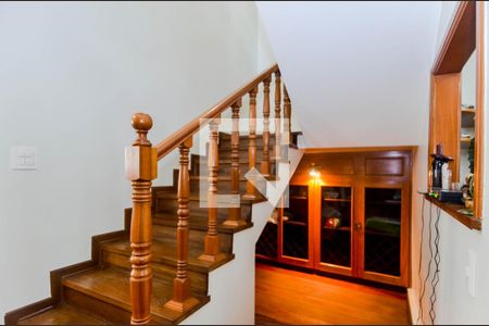 Casa à venda com 225m², 3 quartos e 8 vagasEscada Sala/Quartos